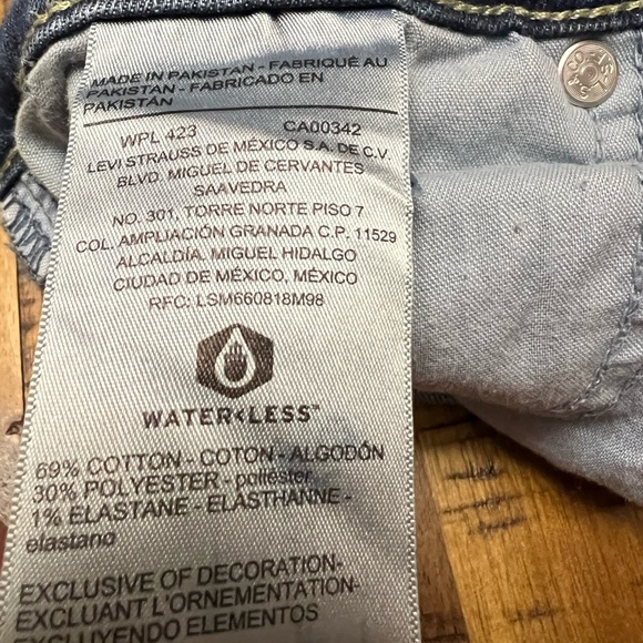 Levi's Kids Denizen Light Wash Flare Jeans - Picture 6 of 9